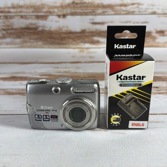 Nikon Coolpix P4 VR 8.1 MP Zoom Silver Digital Camera FOR PARTS OR REPAIR. - Picture 1 of 5